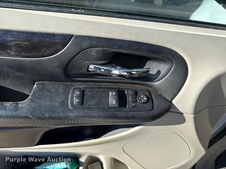 image for item ES5585 2016 Dodge Grand Caravan handicap accessible van