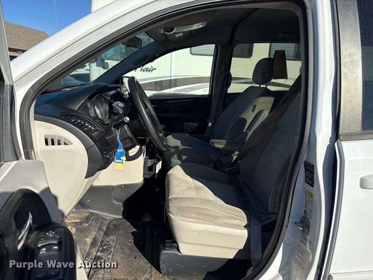 image for item ES5585 2016 Dodge Grand Caravan handicap accessible van