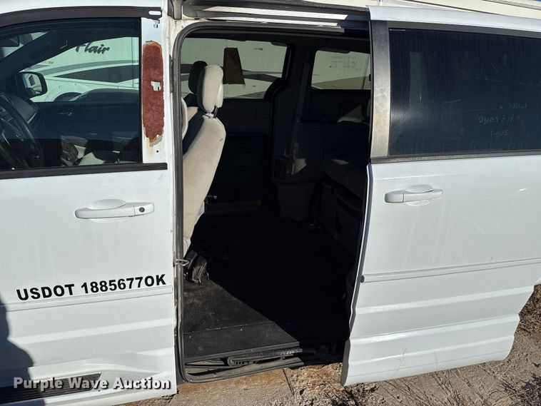 image for item ES5585 2016 Dodge Grand Caravan handicap accessible van