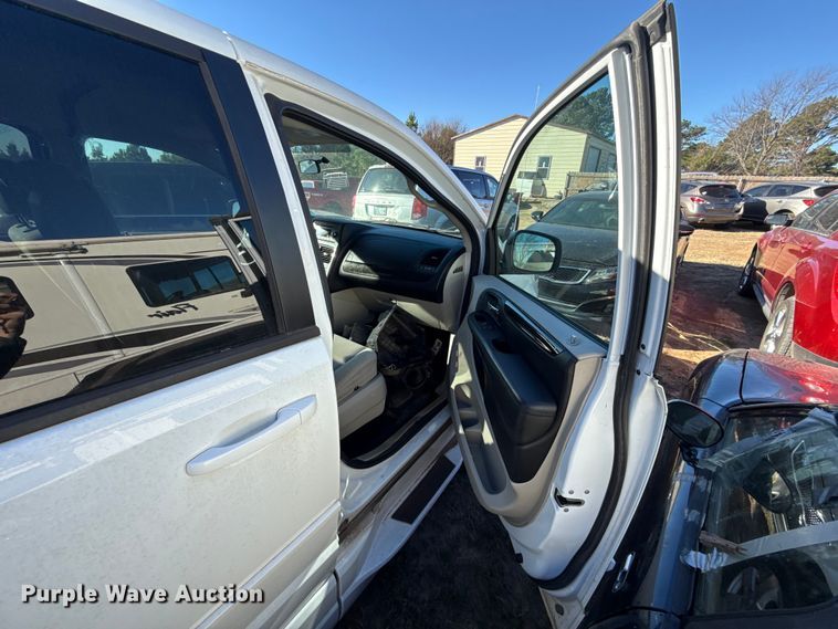 image for item ES5585 2016 Dodge Grand Caravan handicap accessible van