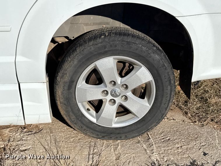 image for item ES5585 2016 Dodge Grand Caravan handicap accessible van