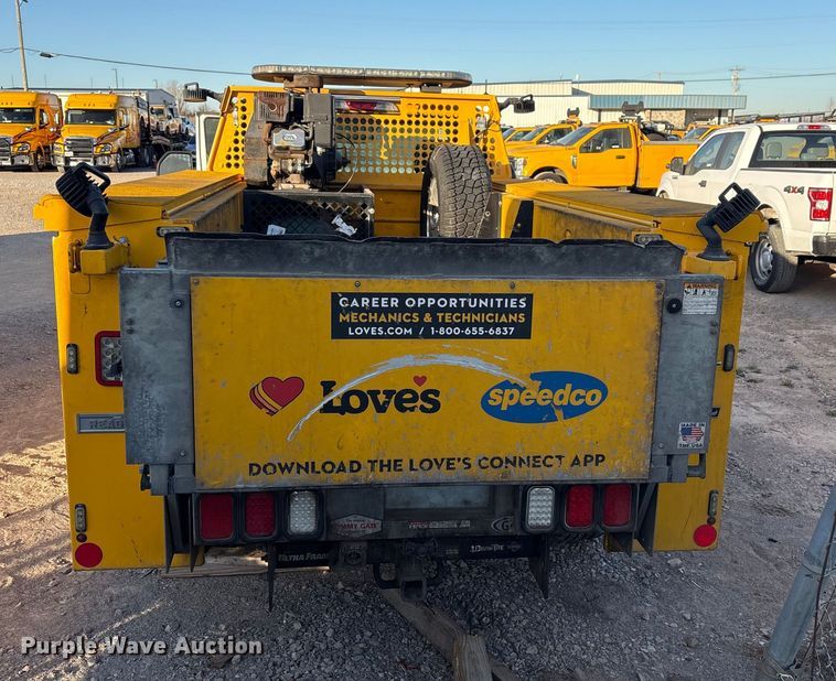 image for item ES5587 2019 Ford F350 Super Duty utility bed pickup truck