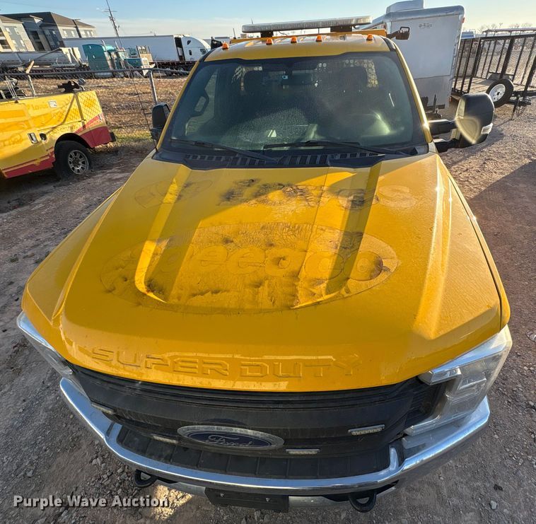 image for item ES5587 2019 Ford F350 Super Duty utility bed pickup truck