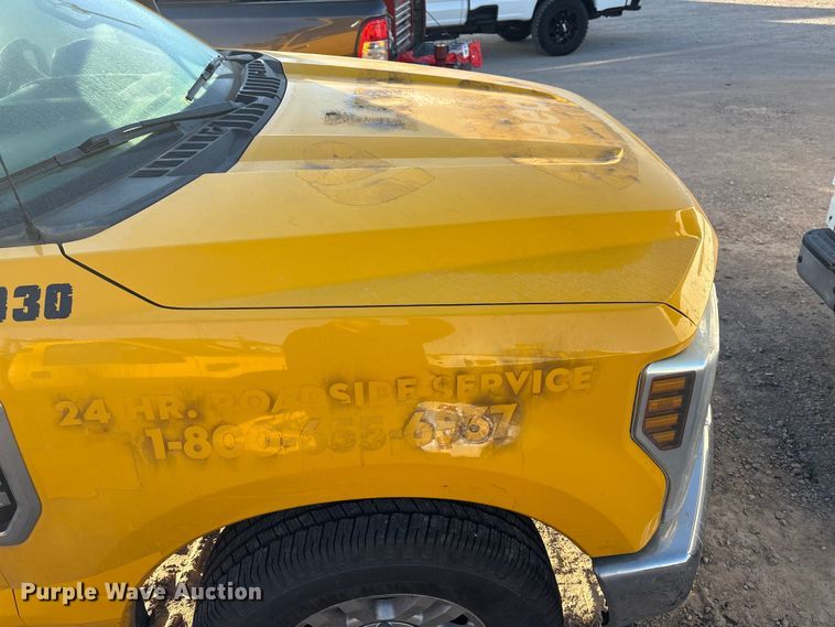 image for item ES5587 2019 Ford F350 Super Duty utility bed pickup truck