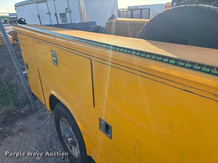 image for item ES5587 2019 Ford F350 Super Duty utility bed pickup truck