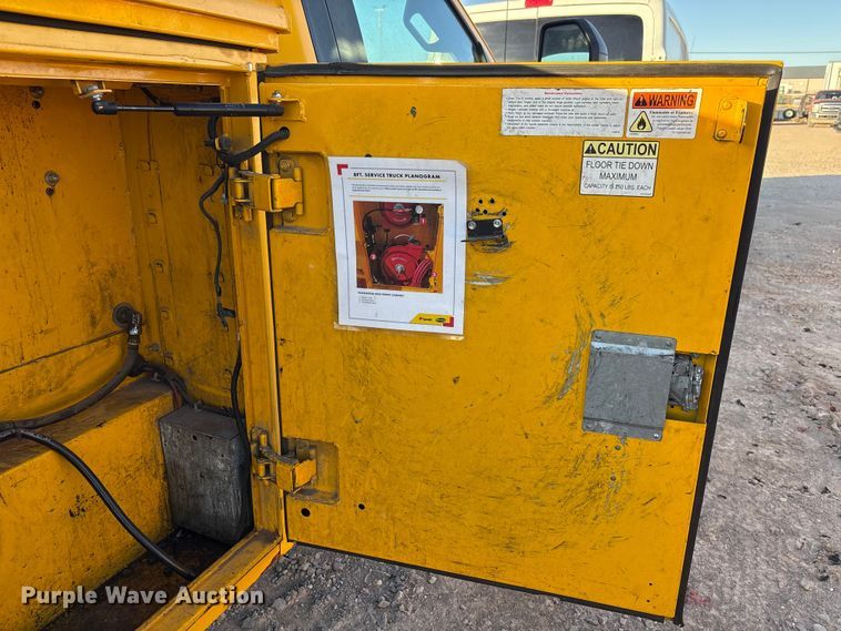 image for item ES5587 2019 Ford F350 Super Duty utility bed pickup truck