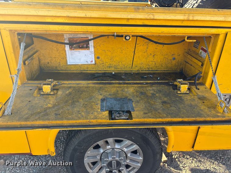 image for item ES5587 2019 Ford F350 Super Duty utility bed pickup truck