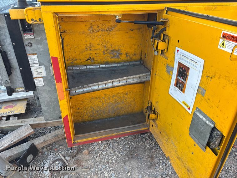 image for item ES5587 2019 Ford F350 Super Duty utility bed pickup truck