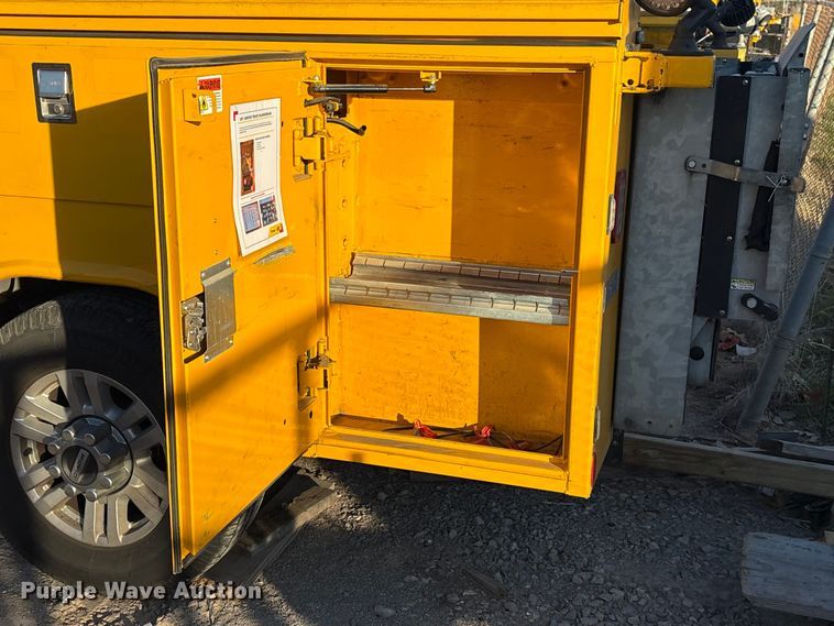 image for item ES5587 2019 Ford F350 Super Duty utility bed pickup truck