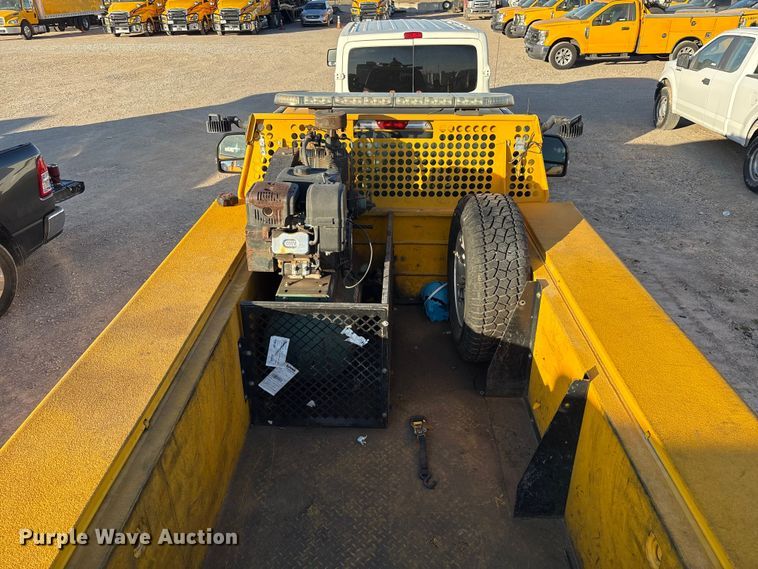 image for item ES5587 2019 Ford F350 Super Duty utility bed pickup truck