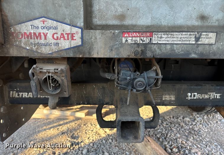 image for item ES5587 2019 Ford F350 Super Duty utility bed pickup truck