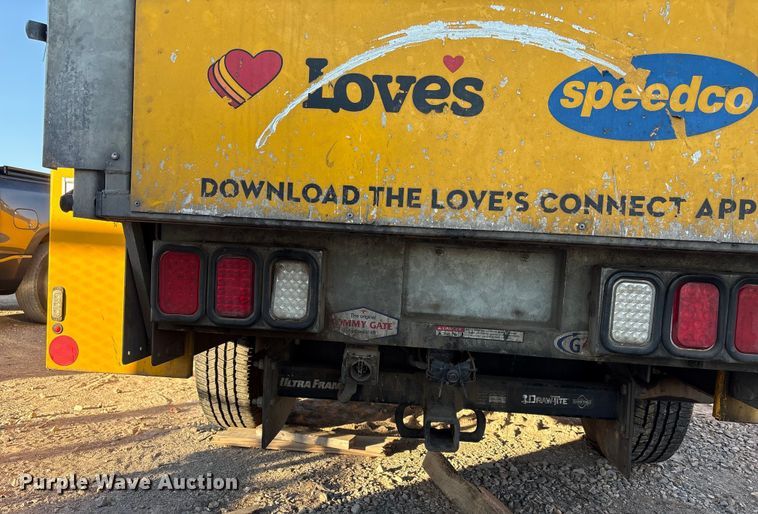 image for item ES5587 2019 Ford F350 Super Duty utility bed pickup truck