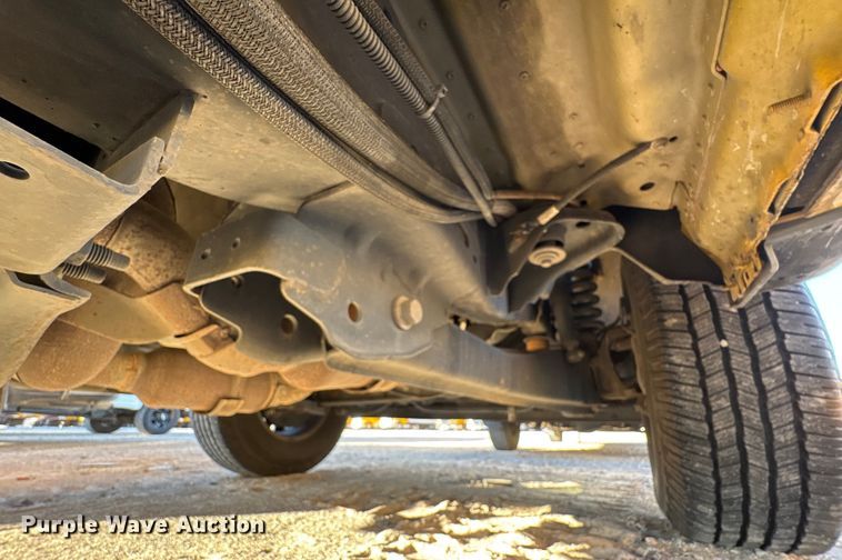 image for item ES5587 2019 Ford F350 Super Duty utility bed pickup truck