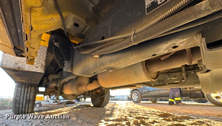 image for item ES5587 2019 Ford F350 Super Duty utility bed pickup truck