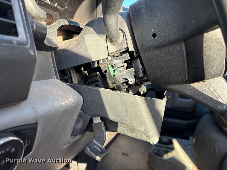 image for item ES5587 2019 Ford F350 Super Duty utility bed pickup truck