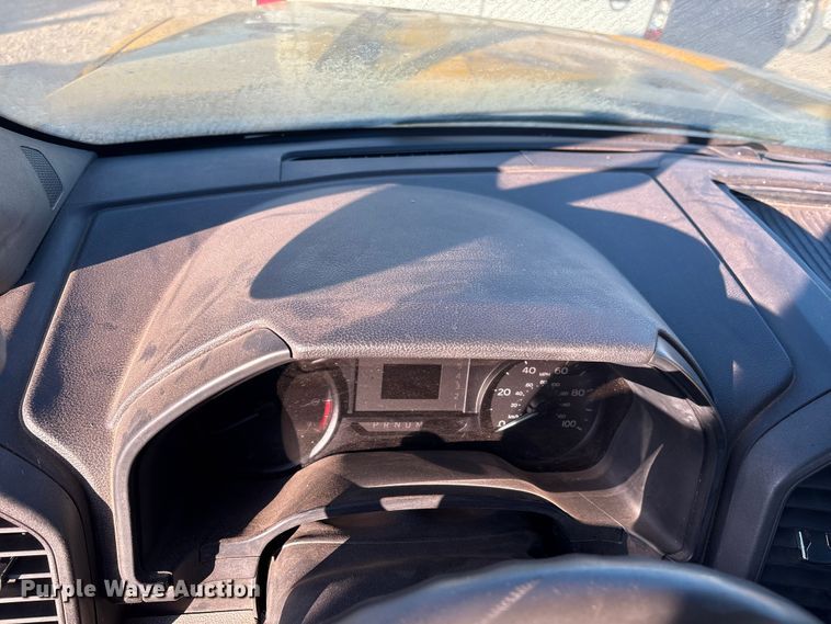 image for item ES5587 2019 Ford F350 Super Duty utility bed pickup truck