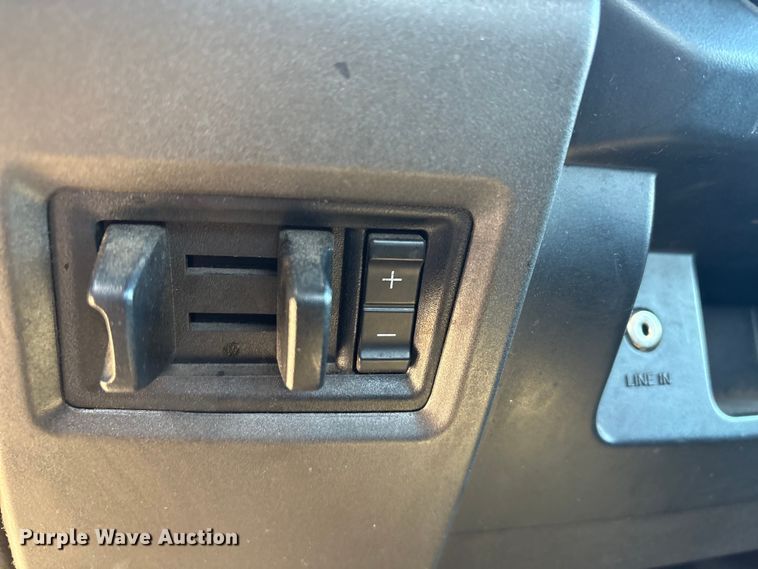 image for item ES5587 2019 Ford F350 Super Duty utility bed pickup truck