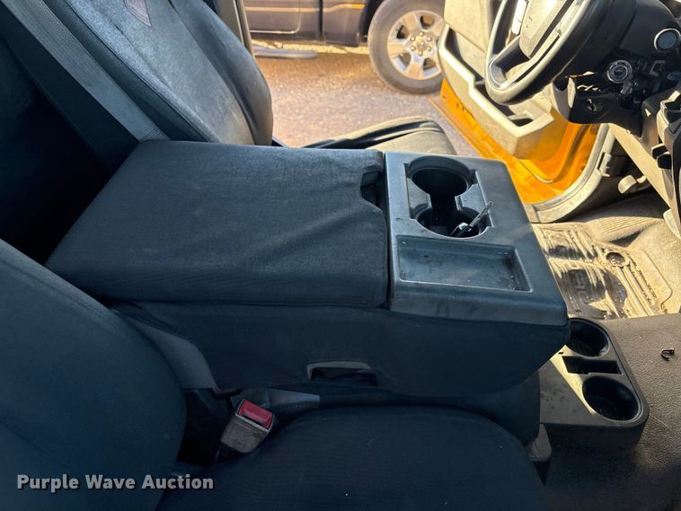 image for item ES5587 2019 Ford F350 Super Duty utility bed pickup truck