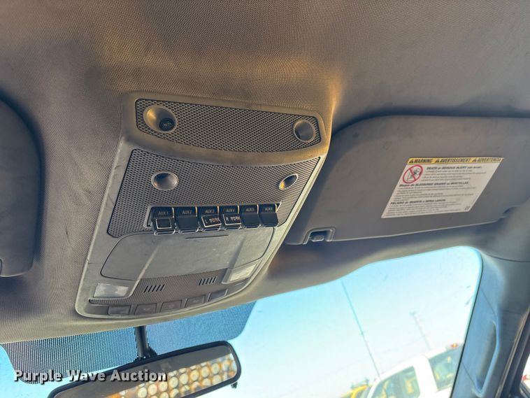 image for item ES5587 2019 Ford F350 Super Duty utility bed pickup truck