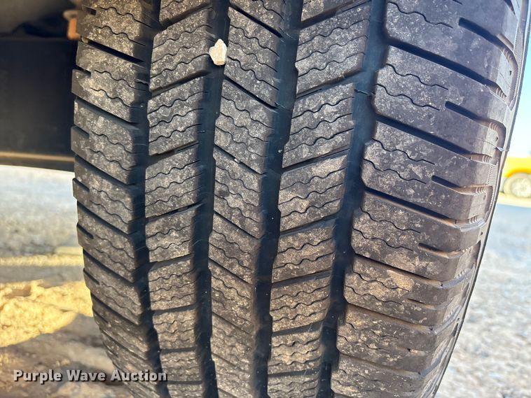 image for item ES5587 2019 Ford F350 Super Duty utility bed pickup truck