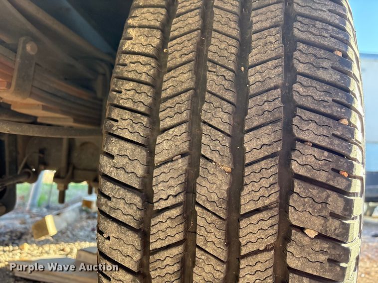 image for item ES5587 2019 Ford F350 Super Duty utility bed pickup truck