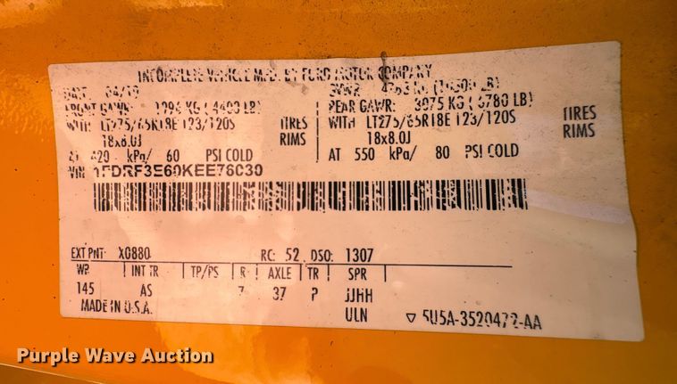 image for item ES5587 2019 Ford F350 Super Duty utility bed pickup truck