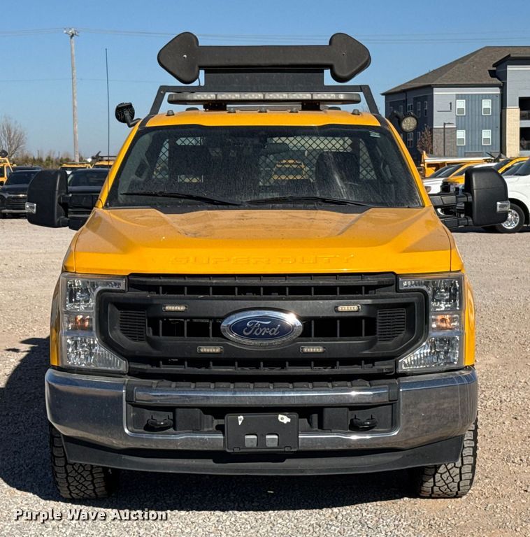image for item ES5588 2020 Ford F350 Super Duty utility bed pickup truck