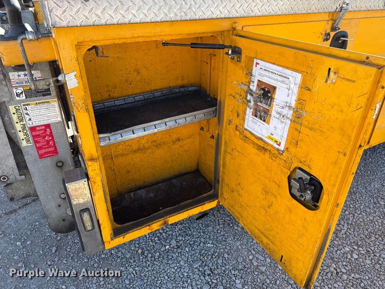 image for item ES5588 2020 Ford F350 Super Duty utility bed pickup truck