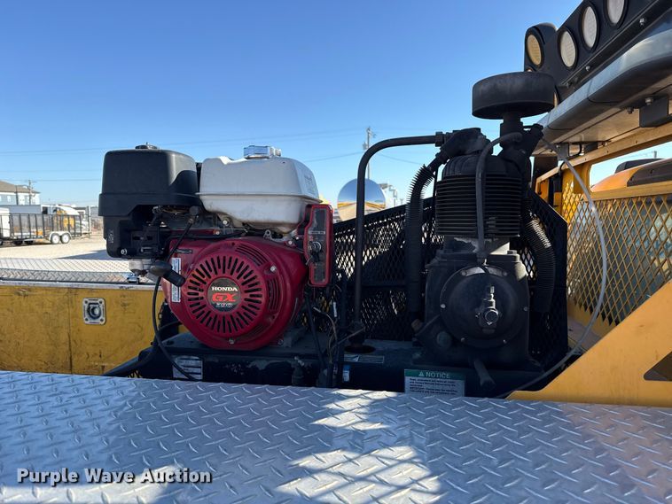 image for item ES5588 2020 Ford F350 Super Duty utility bed pickup truck