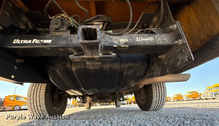 image for item ES5588 2020 Ford F350 Super Duty utility bed pickup truck