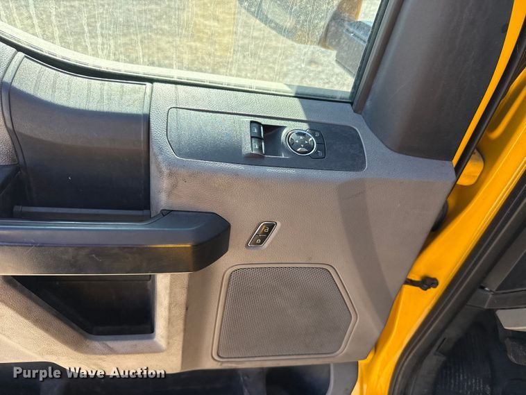 image for item ES5588 2020 Ford F350 Super Duty utility bed pickup truck