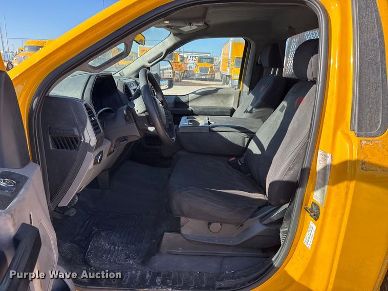 image for item ES5588 2020 Ford F350 Super Duty utility bed pickup truck