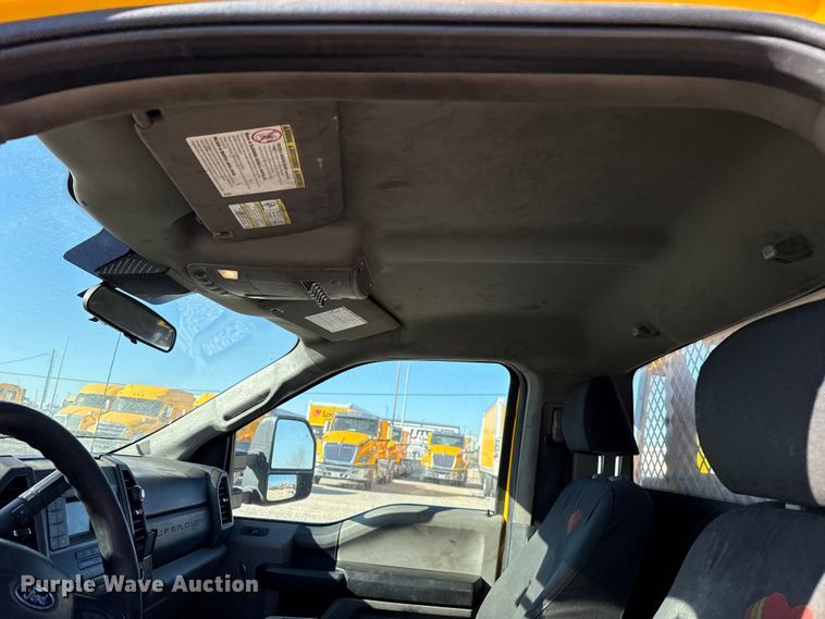 image for item ES5588 2020 Ford F350 Super Duty utility bed pickup truck