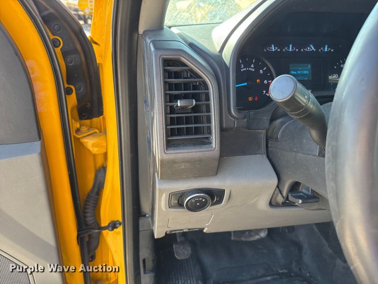 image for item ES5588 2020 Ford F350 Super Duty utility bed pickup truck