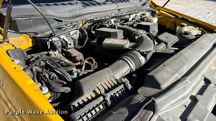 image for item ES5588 2020 Ford F350 Super Duty utility bed pickup truck