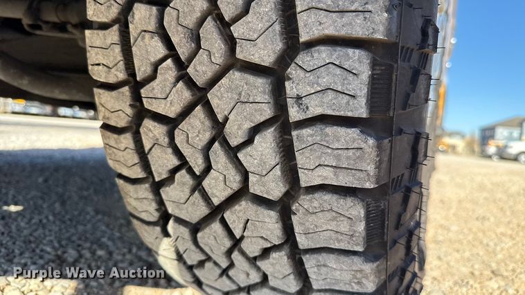 image for item ES5588 2020 Ford F350 Super Duty utility bed pickup truck