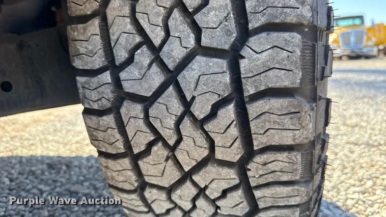 image for item ES5588 2020 Ford F350 Super Duty utility bed pickup truck