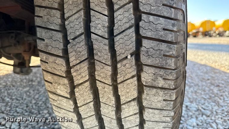 image for item ES5588 2020 Ford F350 Super Duty utility bed pickup truck