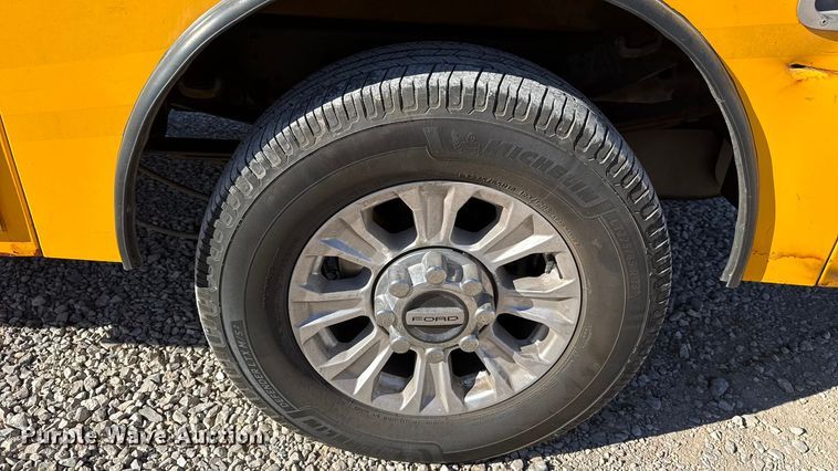 image for item ES5588 2020 Ford F350 Super Duty utility bed pickup truck