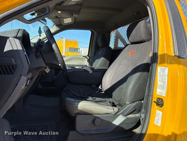 image for item ES5591 2022 Ford F350 Super Duty utility bed pickup truck