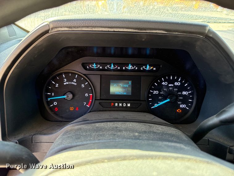 image for item ES5591 2022 Ford F350 Super Duty utility bed pickup truck