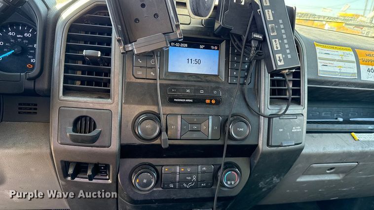 image for item ES5591 2022 Ford F350 Super Duty utility bed pickup truck