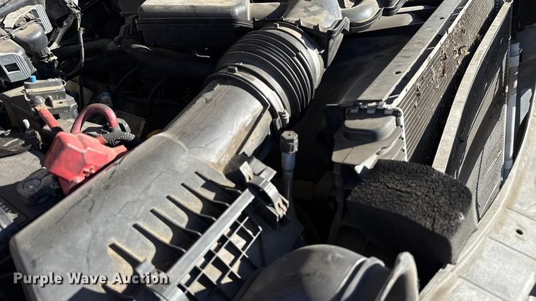 image for item ES5591 2022 Ford F350 Super Duty utility bed pickup truck