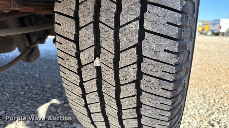 image for item ES5591 2022 Ford F350 Super Duty utility bed pickup truck