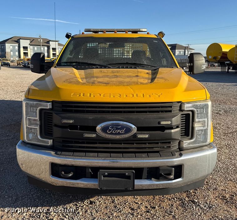 image for item ES5594 2019 Ford F350 Super Duty XL utility bed pickup truck