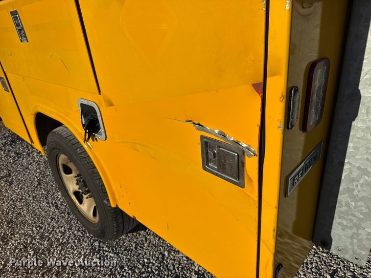 image for item ES5594 2019 Ford F350 Super Duty XL utility bed pickup truck