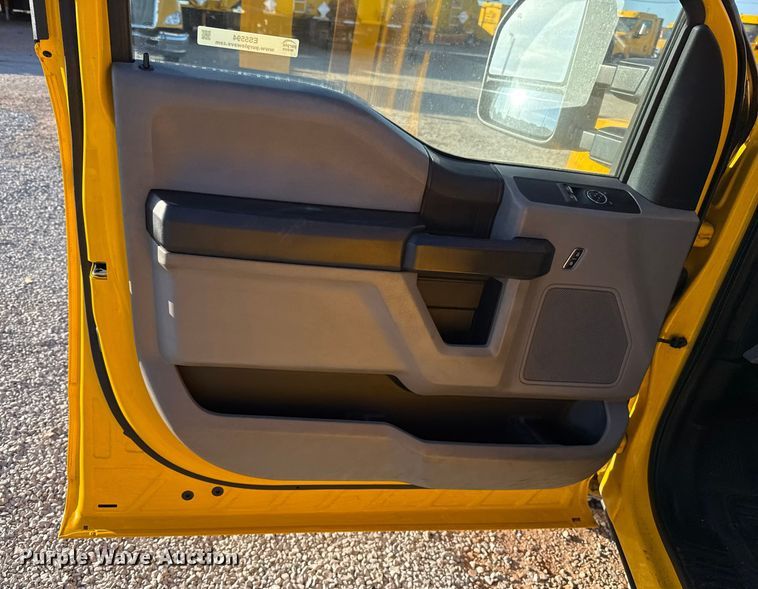 image for item ES5594 2019 Ford F350 Super Duty XL utility bed pickup truck