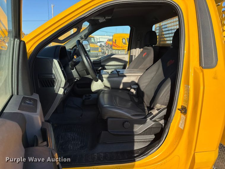 image for item ES5594 2019 Ford F350 Super Duty XL utility bed pickup truck