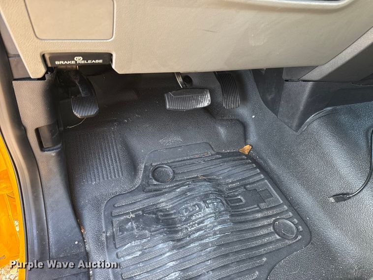 image for item ES5594 2019 Ford F350 Super Duty XL utility bed pickup truck