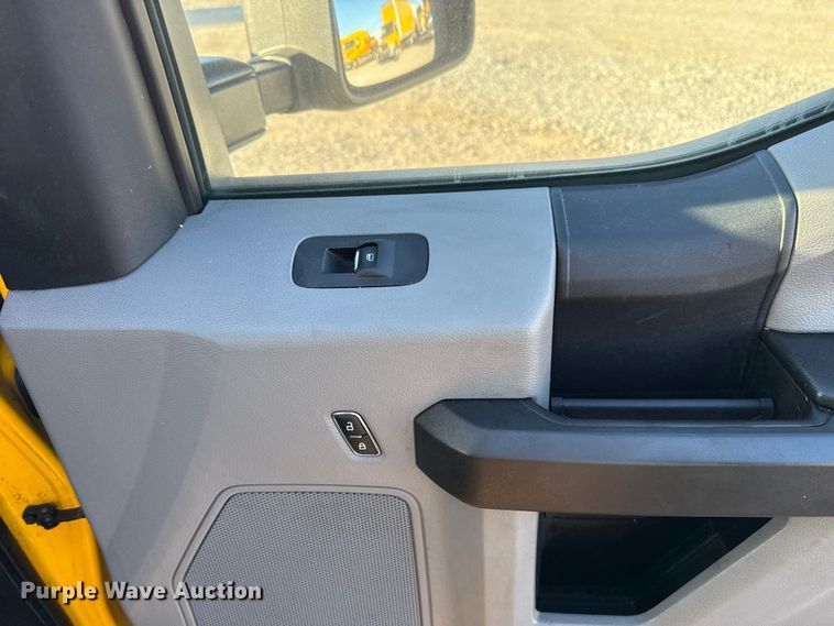 image for item ES5594 2019 Ford F350 Super Duty XL utility bed pickup truck